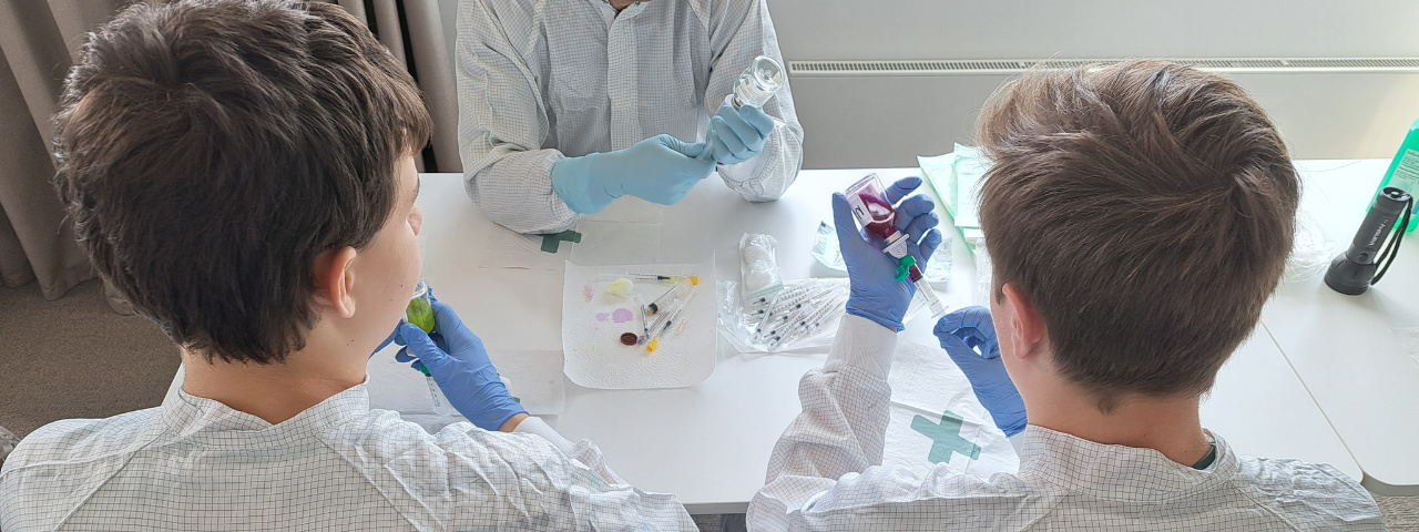 Fachkräfte von morgen: Boys' Day in der ABF-Apotheke Fachkräfte von morgen: Boys' Day in der ABF-Apotheke